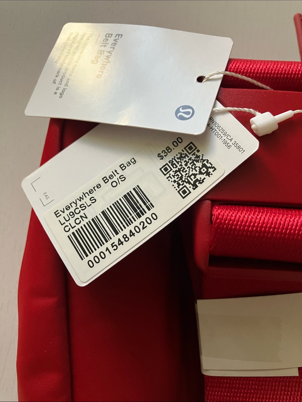 Lululemon Everywhere Belt Bag (NWT) - Picture 4 of 10